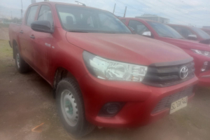 TOYOTA HILUX 4X4 2.4 DX 2023 (SANTIAGO)  SLGK 40
